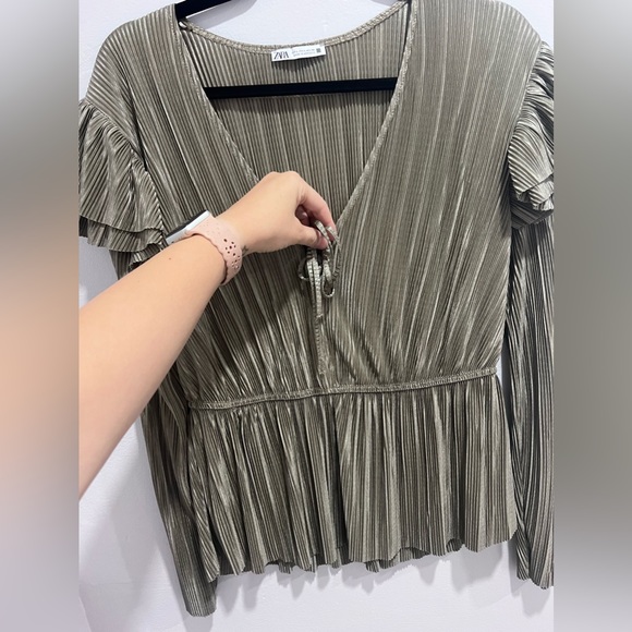2/$30 Zara crinkle peplum style top - Picture 2 of 5